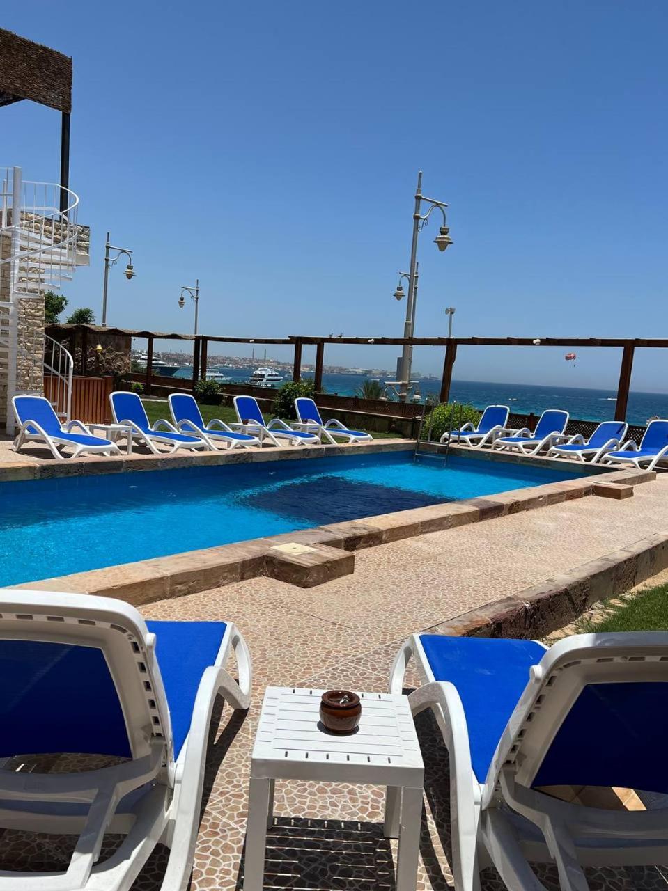 Serafy City Center Hostel And Pool For Foreigners Adults Only Хургада Екстер'єр фото