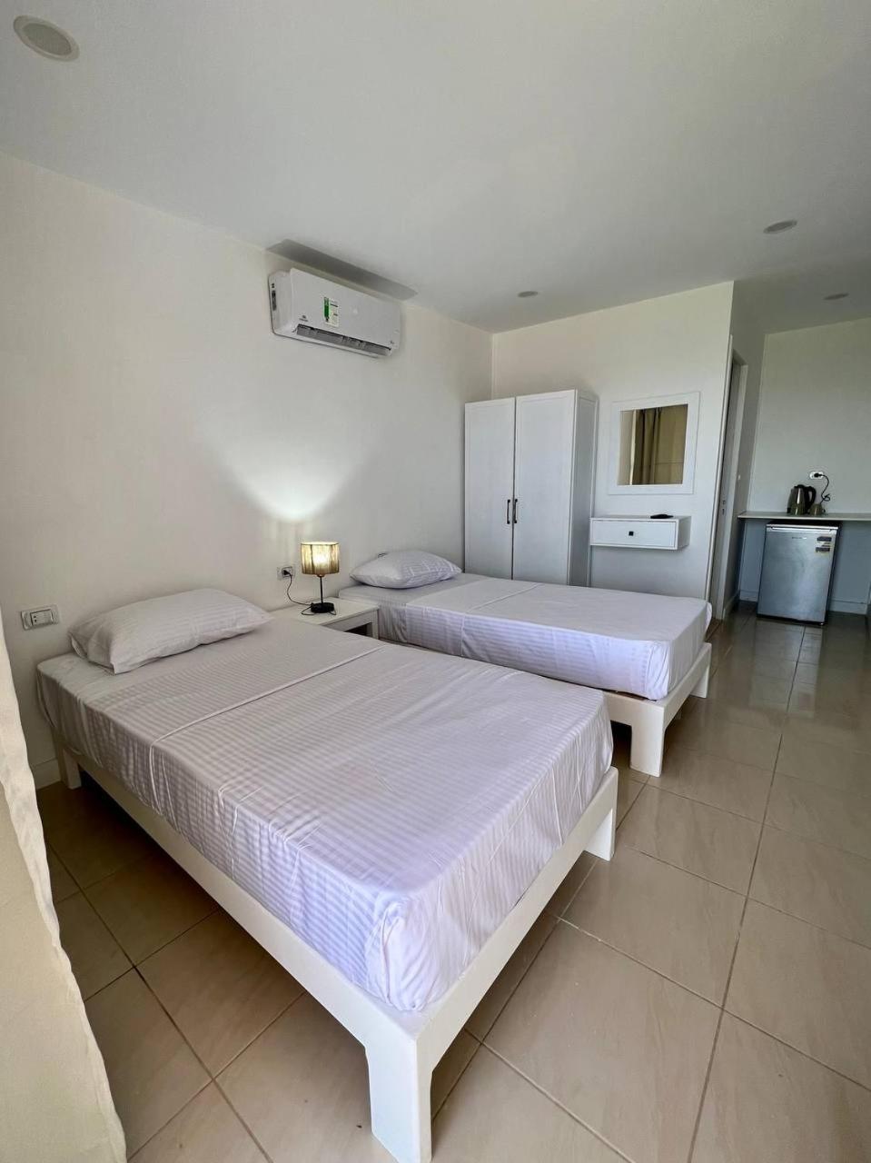 Serafy City Center Hostel And Pool For Foreigners Adults Only Хургада Номер фото