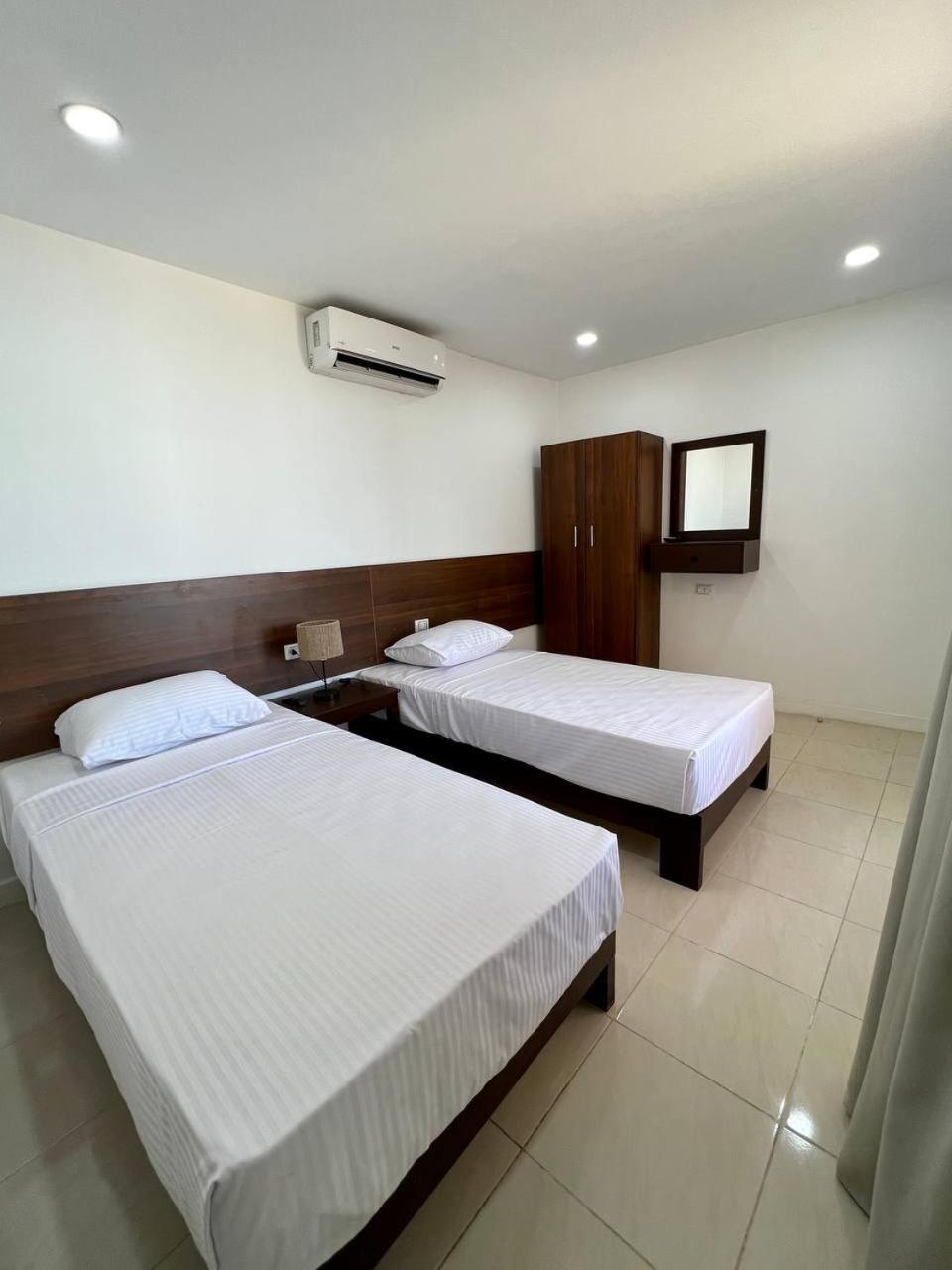 Serafy City Center Hostel And Pool For Foreigners Adults Only Хургада Номер фото