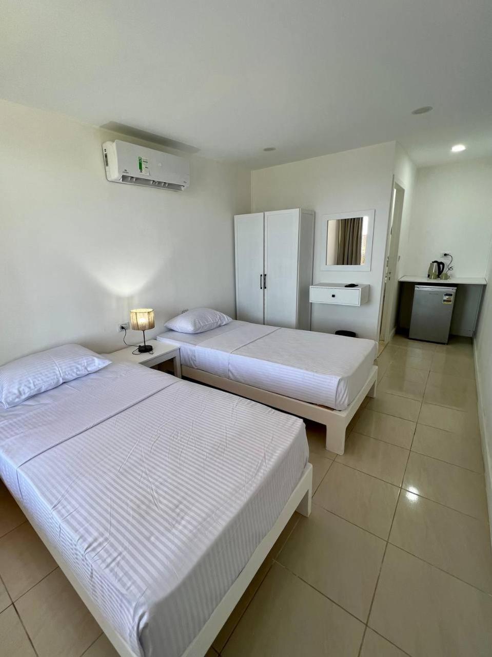 Serafy City Center Hostel And Pool For Foreigners Adults Only Хургада Номер фото
